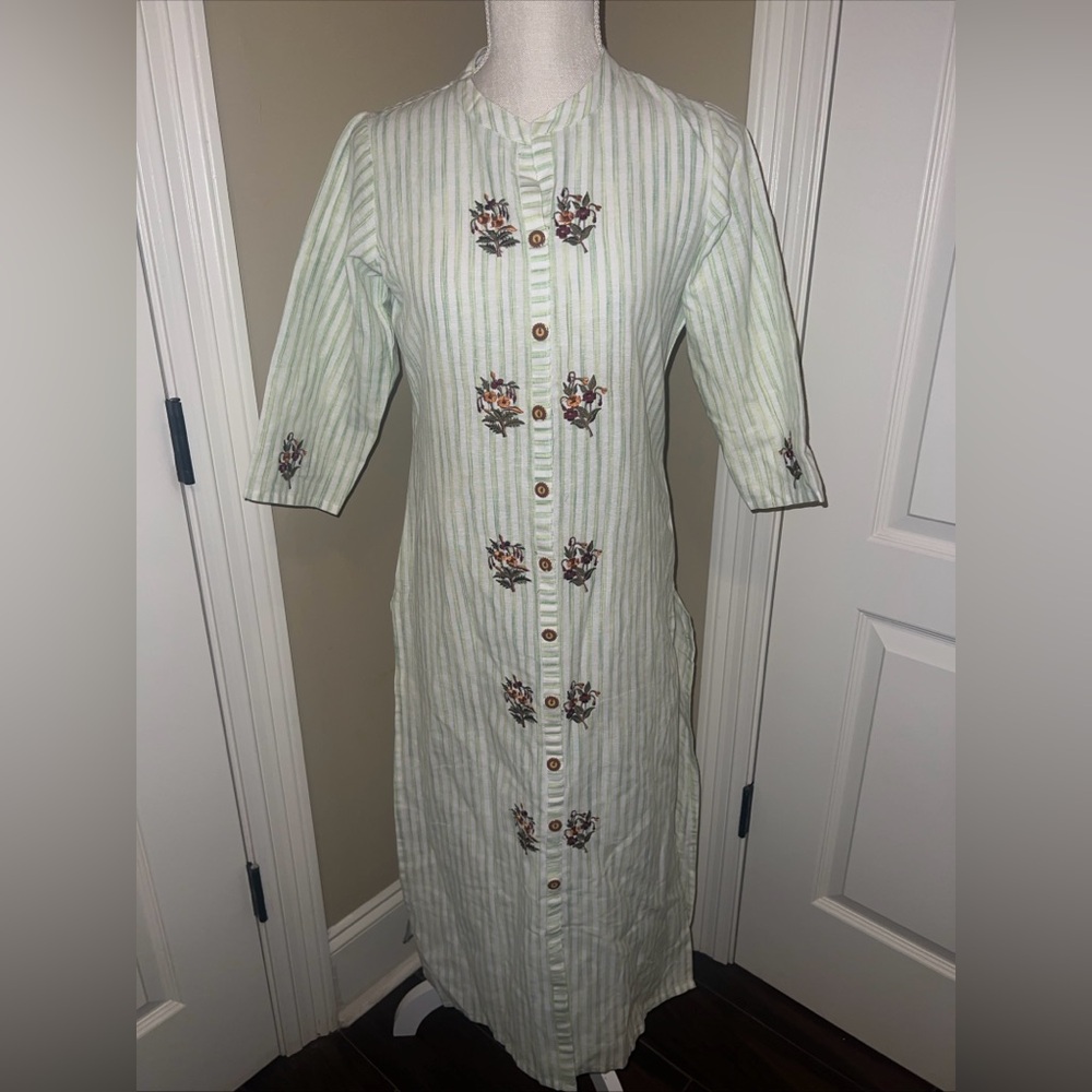 Neerus Indian Tunic Size M  Green Striped Embroidery 46” Side Slits Dry Clean